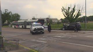 Woman dead, girl in critical condition after crashing into METRO bus in SW Houston, officials say