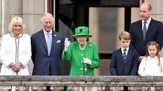 Queen waves to delighted fans as Jubilee celebrations come to a close