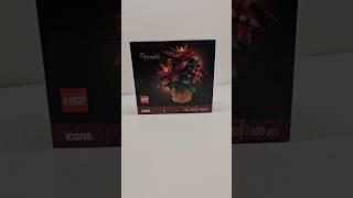 Fast building LEGO 10370 Botanical Collection Poinsettia