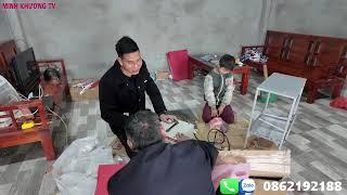 MINH KHƯƠNG THAY MẶT BỐ PHÁN ĐẾN TRAO LẠI MÓN QUÀ KHỦNG CHO ÔNG DỈ