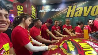 Segundo Día pegado al Carro de Havoline más de 24 Horas con la mano sin dormir