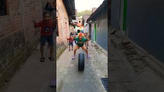 ISSEEI Funny Video Lucu,di kejar ban mobil ngakak  #shorts #viral #funny #lucu #prank #ฝากติดตาม