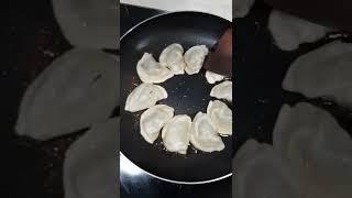 Simple Hack: How to cook frozen dumplings / Pan - fried gyoza, potstickers #shorts #hacks