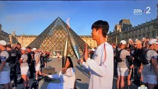 A CHEGADA DA TOCHA OLÍMPICA COM JIN DO BTS NO MUSEU DO LOUVRE