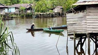 Suku sambas menghuni di pinggiran sungai kalimantan barat