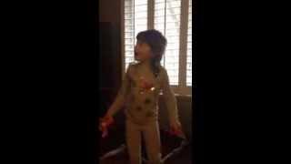 5-year-old sings Katy Perry's Roar while holding paper lobster