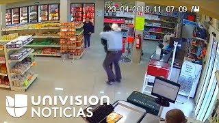 Un mexicano frustró un robo con pistola lanzándose sobre el ladrón y forcejeando con él