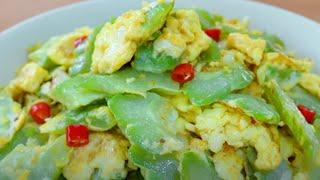 Bitter gourd scrambled eggs are scrambled like this, simple, nutritious and delicious, just a quick