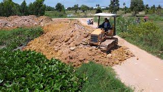 Best Power Dozer in Activity Pushing Dirt Directly on Road Move to Landfill Processing with Trucks