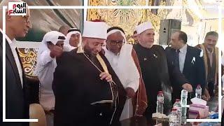 وزير الأوقاف يكرم إمام مسجد الروضة الناجى من الحادث الإرهابى ويتعهد بدعم أبناء الشهداء