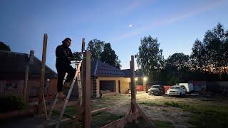 Вот так неожиданность. Стройка навеса продолжается. Что у нас получилось? Занимаемся в теплицах.