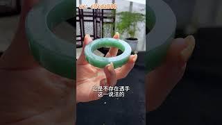 油青手镯并不是越绿越好，而是越油越贵！#翡翠手镯定制 #珠宝首饰 #翡翠