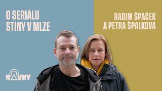 Rozhovor o natáčení seriálu Stíny v mlze s Petrou Špalkovou a Radimem Špačkem (podcast Kavky)