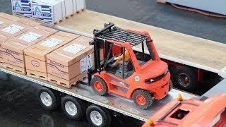 RC Linde Forklifts working