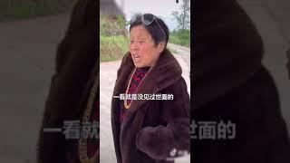 【抖音搞笑视频】可爱的老奶奶与小伙子的日常搞笑 ，定会让你们笑到肚子疼 #搞笑视频