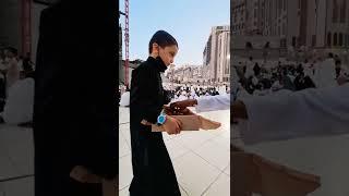 Kid Distributing Dates For Iftar at Masjid Al Haram | Makkah Live #ytshorts #shorts