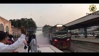 Fastest Train Of Pakistan Railway || Green Line Express Raising Dust || Gujranwala Railway Station