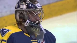 Сергей Борисов ловит шайбу после броска Мирнова / Borisov stops the puck by his glove