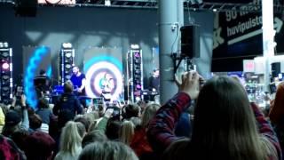 Sanni - Moukari ( @sannivirallinen Live Ideapark)