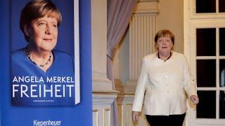 Merkel-Memoiren: Riesiger Andrang in Berlin bei Signierstunde mit der Altkanzlerin