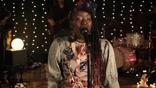 Shirley Davis & The Silverbacks - Keep on Keeping on (Live Session)