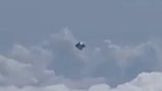 Amazing UFO video: Flying saucer filmed from a plane over Colombia 2 weeks ago