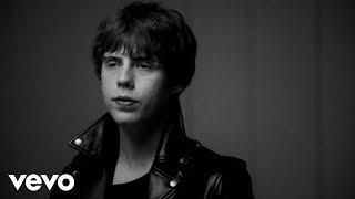 Jake Bugg - What Doesn't Kill You (Official Music Video)