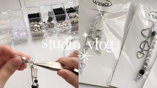 studio vlog  beads keychain, backing card