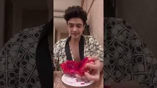 Easiest way to eat Dragon fruit | Paras Tomar | #shorts #ashortaday