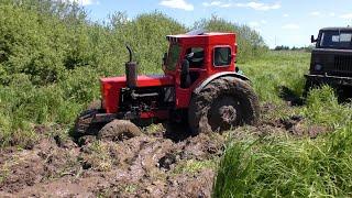 Soviet tractor got stuck in mud!  The GAZ-66 truck is evacuating the T-40AM tractor from a swamp!