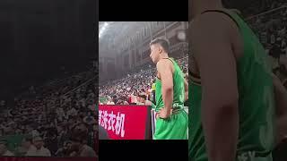郭艾伦/赵继伟聊胡明轩蝎子摆尾！艾伦：后脚跟踢你了？故意的吗？继伟：那啥造型啊？艾伦：这B挺坏！#shorts #郭艾伦 #赵继伟 #胡明轩 #篮球 #cba #cba直播 #cba联赛 #中國籃球
