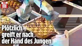 Schach-Roboter bricht 7-Jährigem den Finger