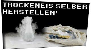 TROCKENEIS SELBER MACHEN! / Trockeneis herstellen (mit CO2-Feuerlöscher) - Heimexperimente #18