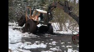 Valmet 803 stuck in the mud,rescue operation