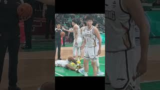 辽宁VS浙江｜付豪把琼斯的牙打掉了！程帅澎拿着牙愤怒地给镜头看！#shorts #cba集锦 #辽宁男篮 #china #cba #cba联赛 #cba直播