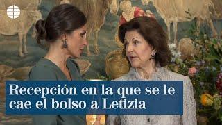 Recepción durante la cual se le ha caído el bolso a la Reina Letizia