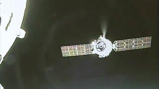 Shenzhou-11 departs Tiangong-2 space station, lands safely