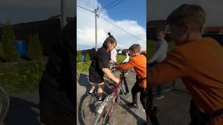 Я же мать отобрала велосипед у детей..‍️