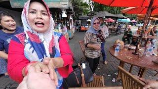 Exploring Jakarta And Surprising Locals by Speaking Indonesian 