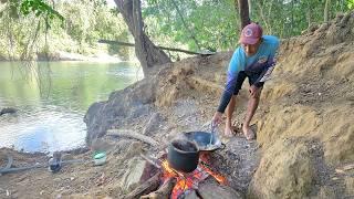 One very bad day of fishing and cooking we found a crocodile that passed by...