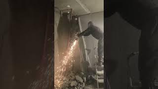 Демонтаж стен из бетона в квартире на 12 этаже .