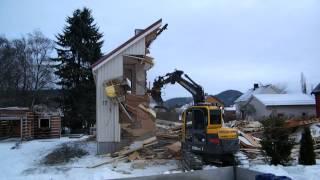 Riving av eksisterende hus. Home demolition