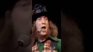 Noddy being iconic in a great TV performance of #MerryXmas Everybody #Slade #70s #Christmas #Rock