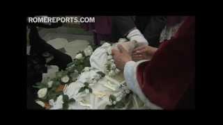 Lambs raised for pallium ceremony presented to Pope