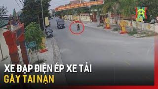 Xe đạp điện ép xe tải để tự gây tai nạn | Tin tức