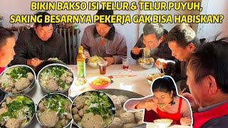 BIKIN BAKSO JUMBO ISI TELUR BUAT PEKERJA, MEREKA SAMPAI TERKEJUT, SAKING BESAR TAK BISA MAKAN HABIS?