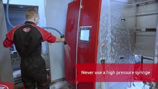 Lely Astronaut - External cleaning of the milking robot - Robotics Foam - EN