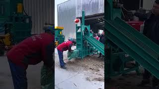 Fully automatic straw baler corn straw briquetting machine forage straw bagging briquetting machine.