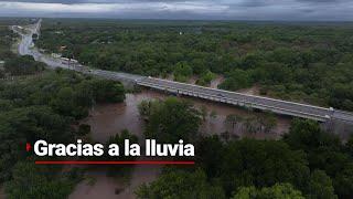 ¡Bendita lluvia! Tristes por lo que perdieron en la inundación, pero contentos por el agua que cayó