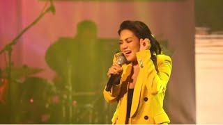 #Kyla Performed #HanggangKailan At Roque Rox Santos 15thAnniversary Concert at Music Museum